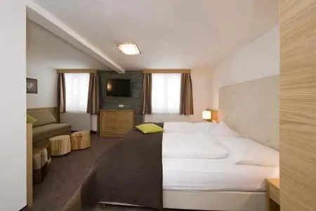 & Post Hotel
